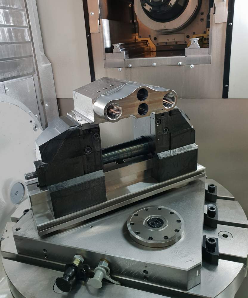 Vischer & Bolli Automation - zero-point clamping with 5-axis clamp